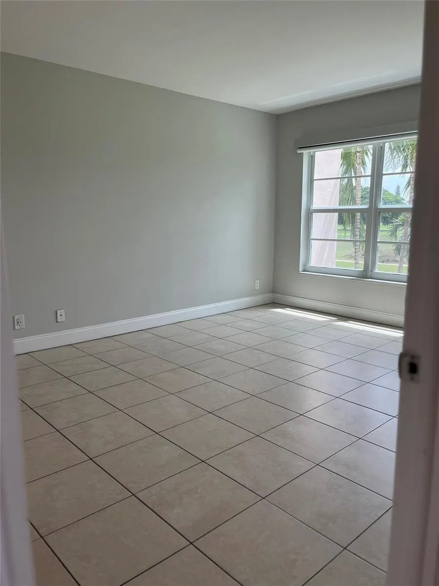 3100 PALM AIRE DRIVE #204 Pompano Beach, FL 33069