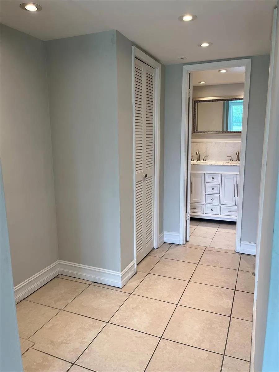 3100 PALM AIRE DRIVE #204 Pompano Beach, FL 33069