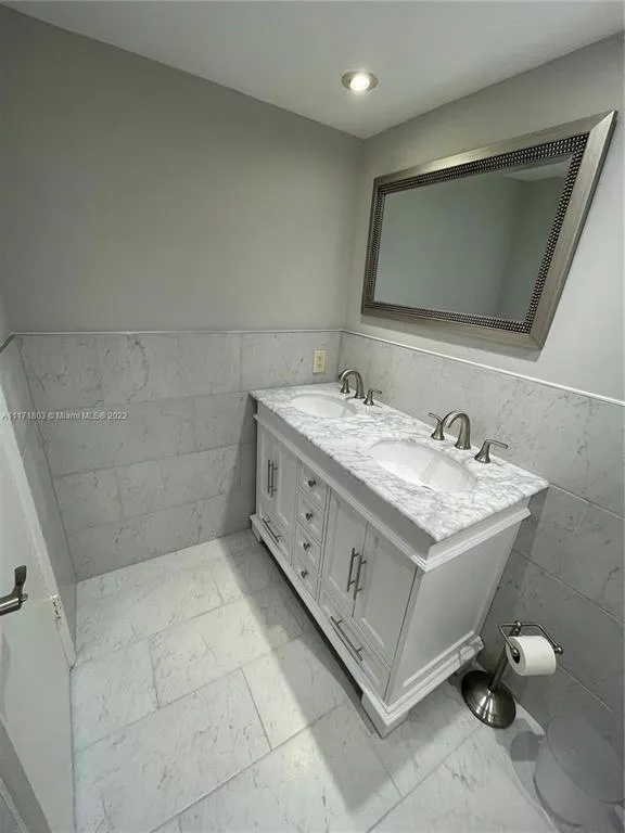 3100 PALM AIRE DRIVE #204 Pompano Beach, FL 33069