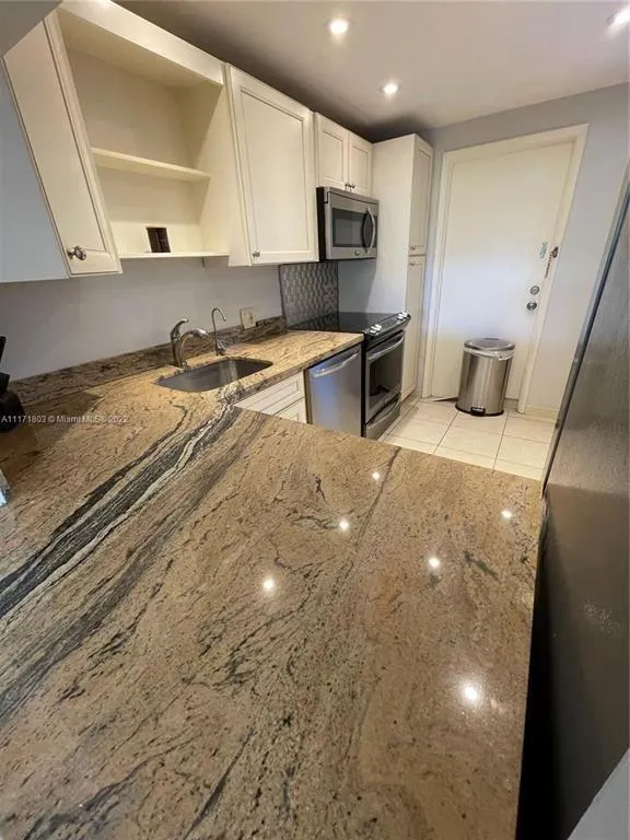 3100 PALM AIRE DRIVE #204 Pompano Beach, FL 33069