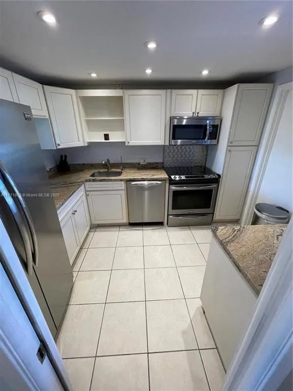 3100 PALM AIRE DRIVE #204 Pompano Beach, FL 33069