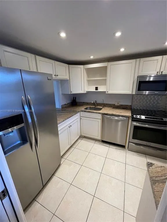 3100 PALM AIRE DRIVE #204 Pompano Beach, FL 33069