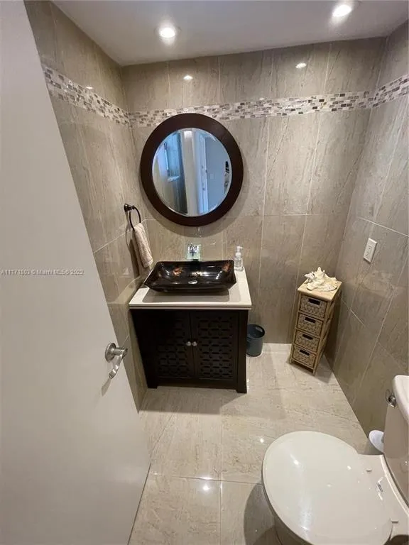 3100 PALM AIRE DRIVE #204 Pompano Beach, FL 33069