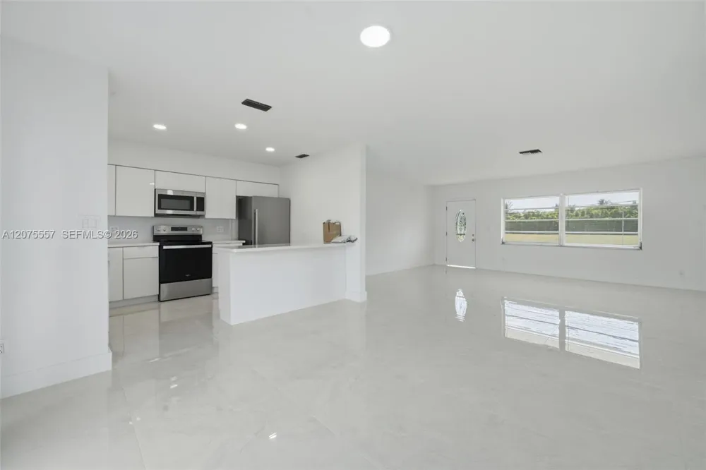 11000 NW 21st Ct #11000 Miami, FL 33167