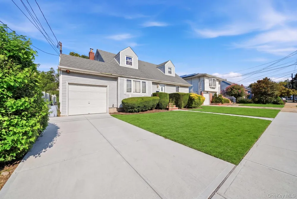 27 Hapsburg Place Hempstead, NY 11550
