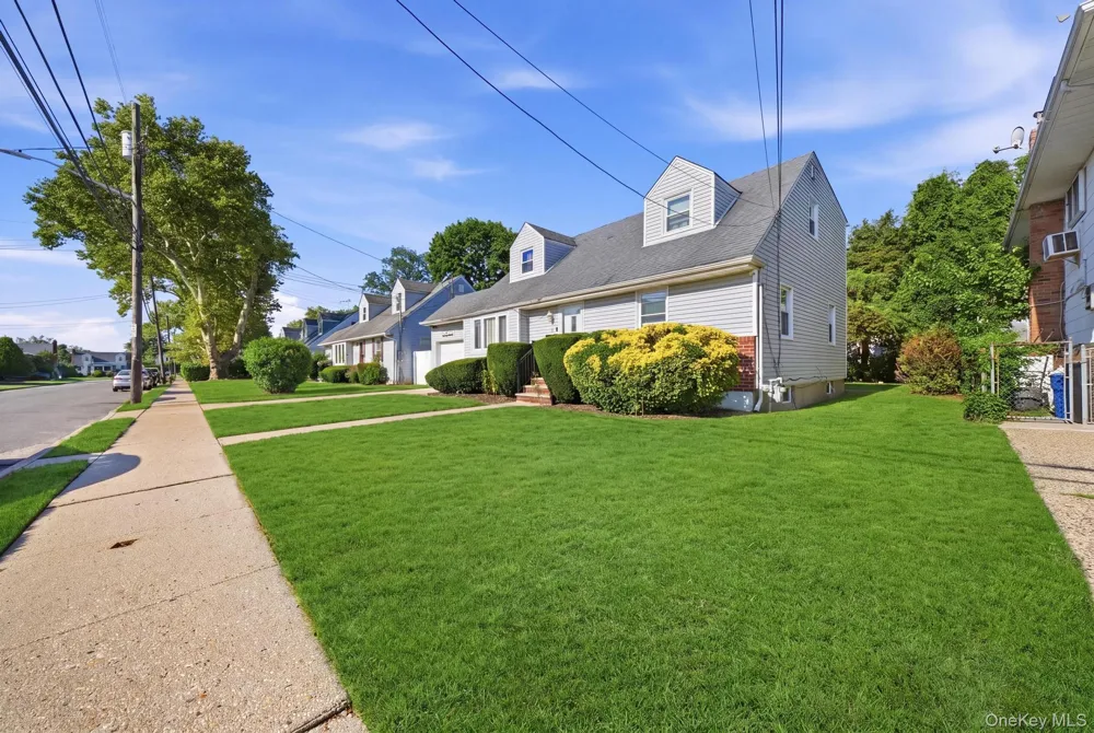 27 Hapsburg Place Hempstead, NY 11550