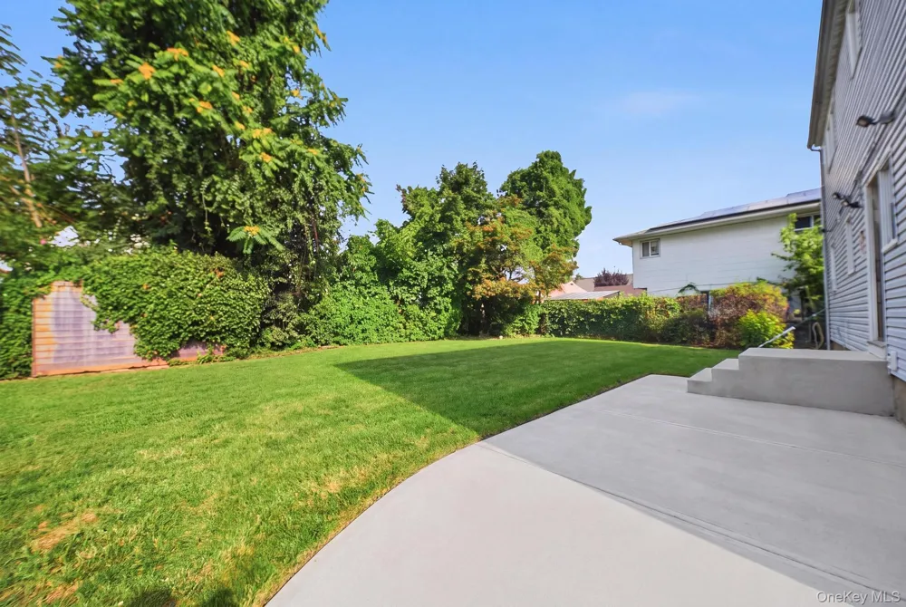 27 Hapsburg Place Hempstead, NY 11550