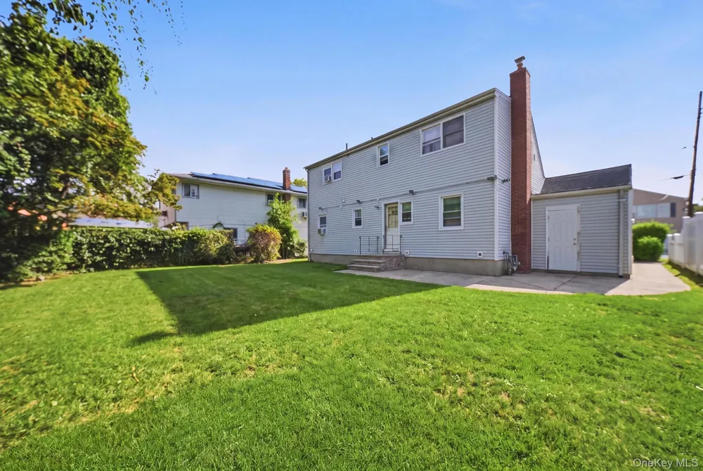 27 Hapsburg Place Hempstead, NY 11550