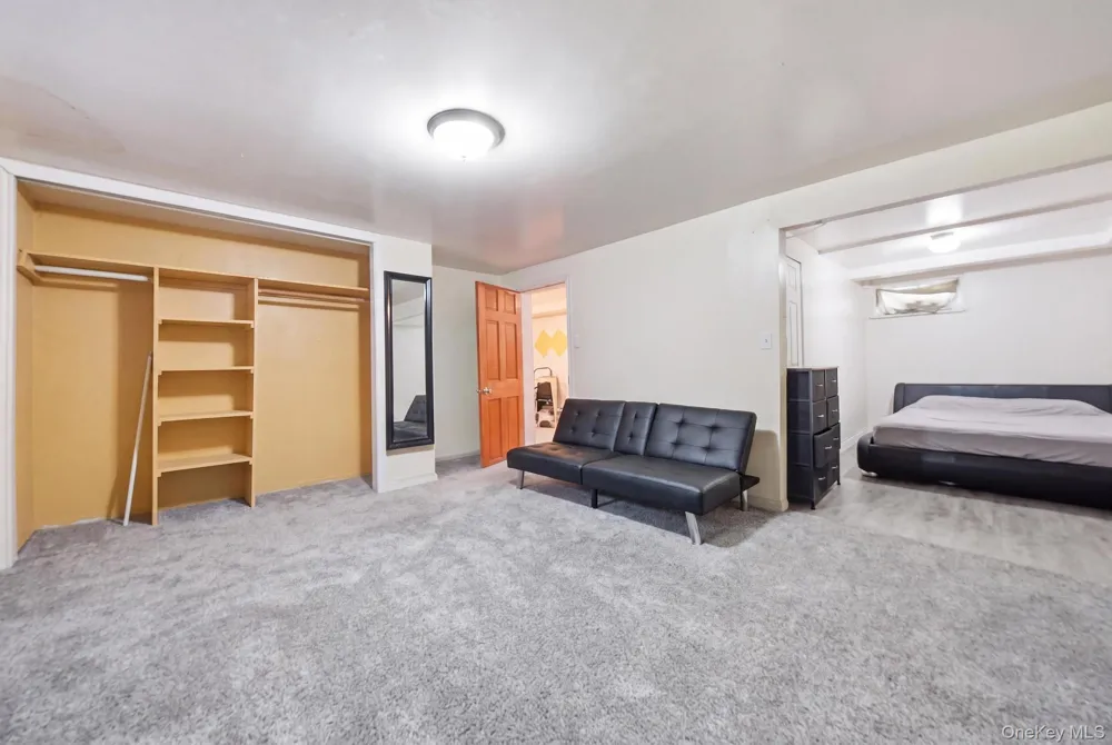 27 Hapsburg Place Hempstead, NY 11550