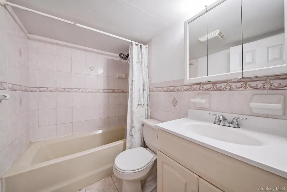 27 Hapsburg Place Hempstead, NY 11550