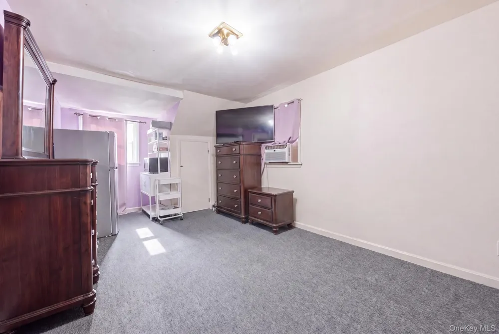 27 Hapsburg Place Hempstead, NY 11550