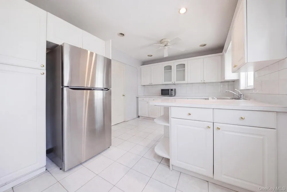 27 Hapsburg Place Hempstead, NY 11550