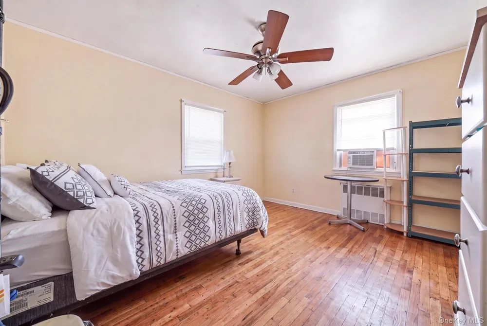 27 Hapsburg Place Hempstead, NY 11550