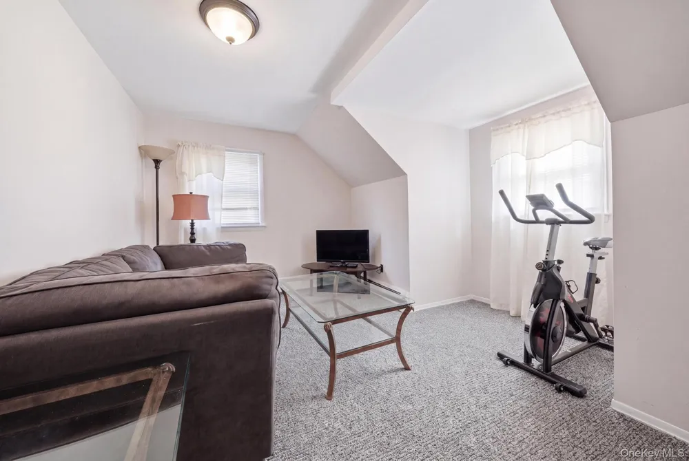 27 Hapsburg Place Hempstead, NY 11550