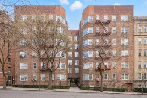 3810 Greystone Ave. #507