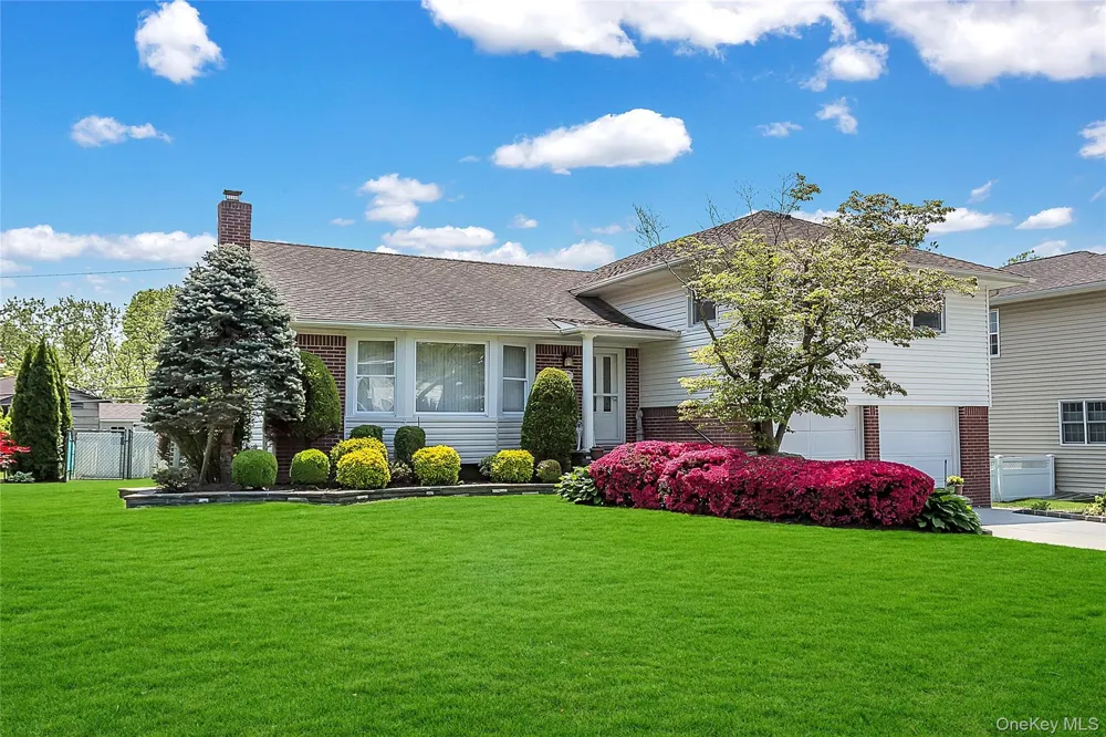76 Robby Lane Manhasset Hills, NY 11040