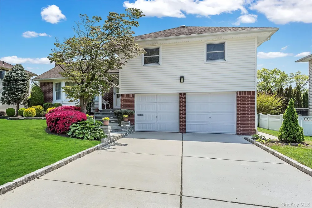 76 Robby Lane Manhasset Hills, NY 11040