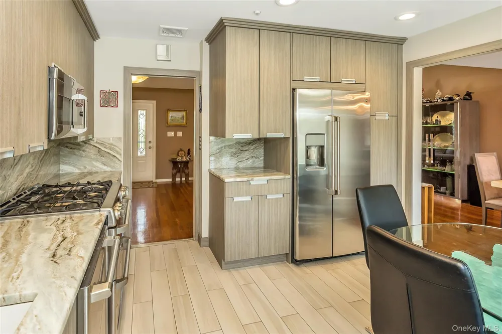 76 Robby Lane Manhasset Hills, NY 11040