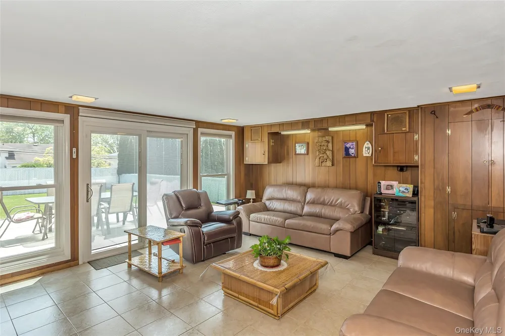 76 Robby Lane Manhasset Hills, NY 11040