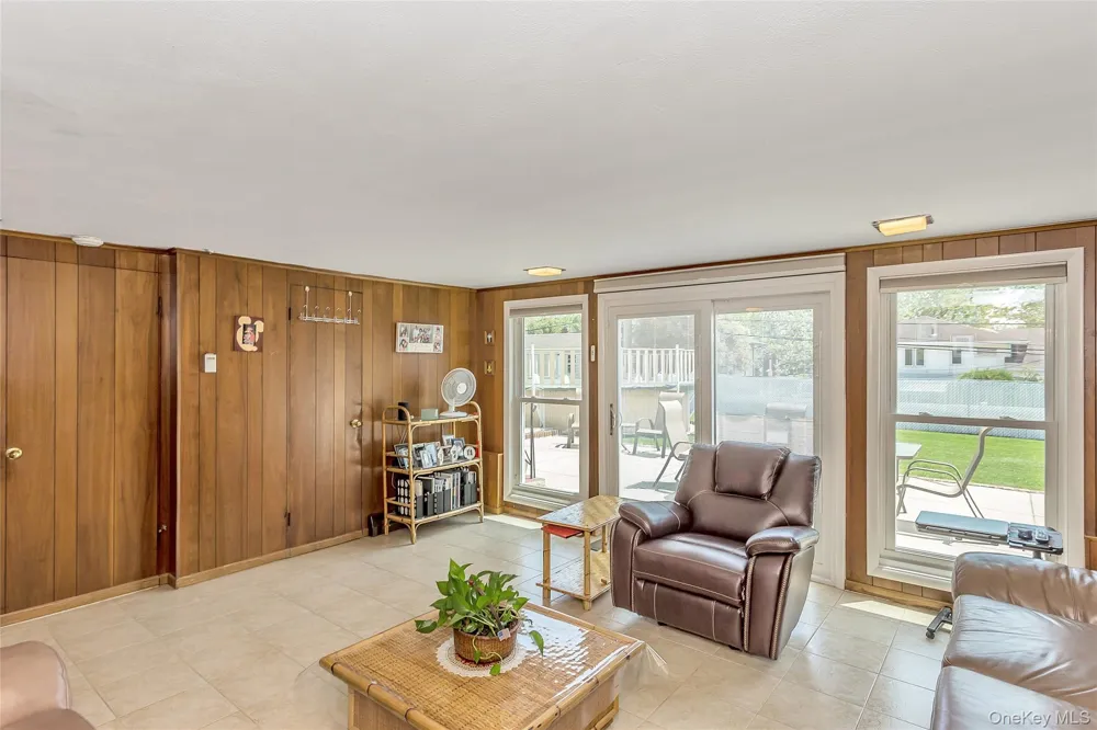 76 Robby Lane Manhasset Hills, NY 11040