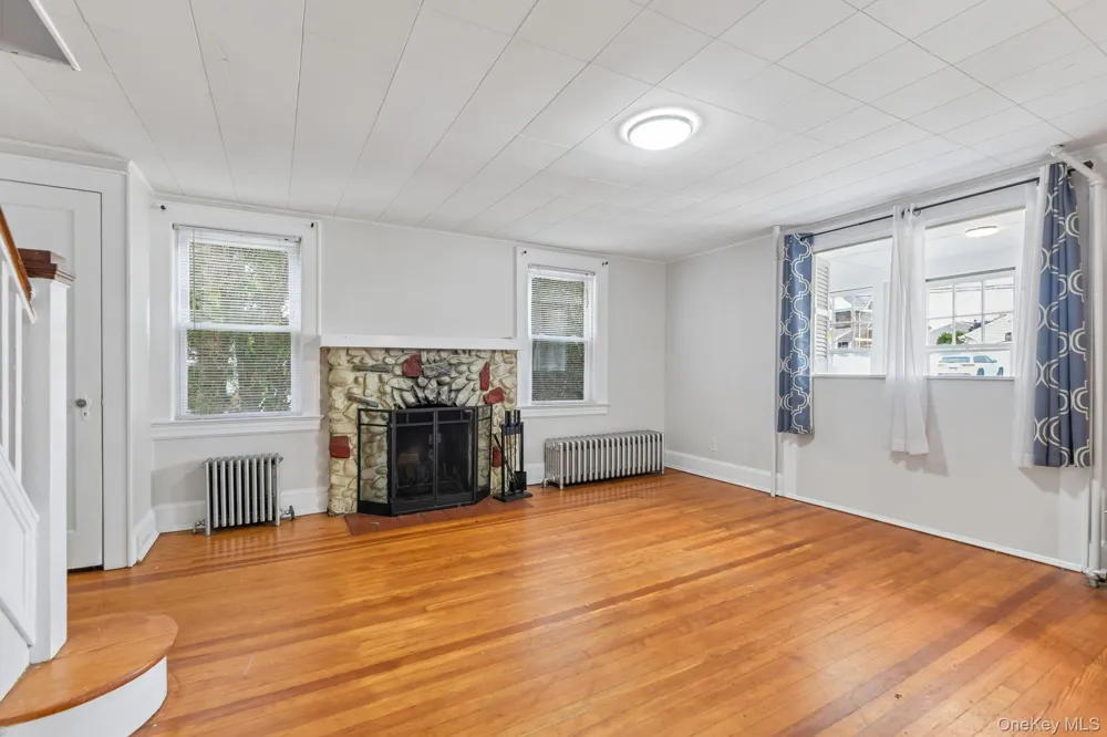 2097 Washington Avenue Seaford, NY 11783