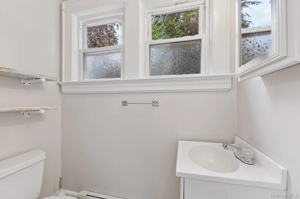 2097 Washington Avenue Seaford, NY 11783