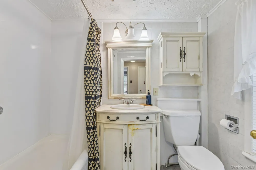 2097 Washington Avenue Seaford, NY 11783