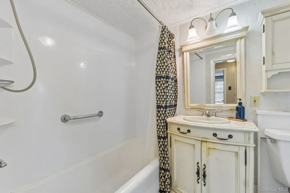 2097 Washington Avenue Seaford, NY 11783