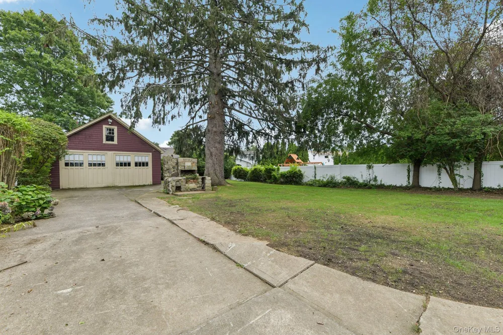 2097 Washington Avenue Seaford, NY 11783