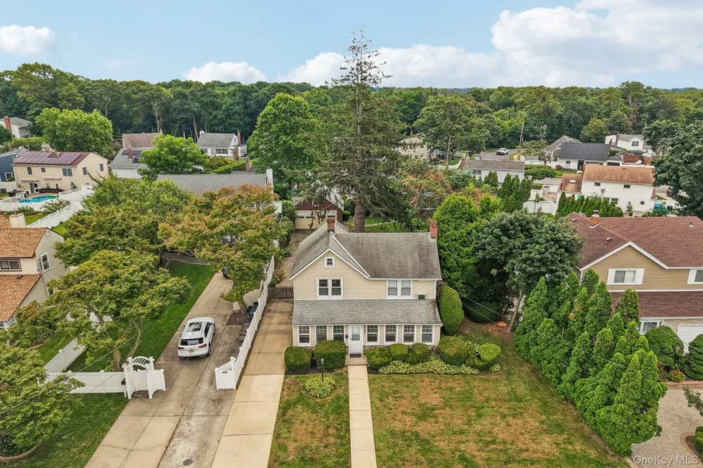 2097 Washington Avenue Seaford, NY 11783