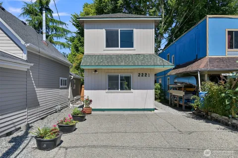 2221 Wilson Avenue