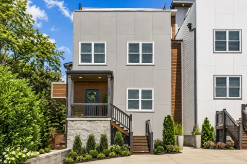 1227 N Avondale Cir