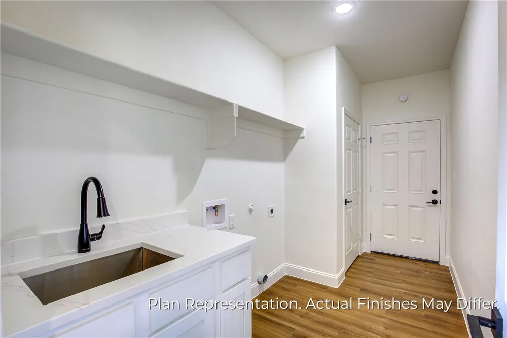 205 E Laura Avenue Quinlan, TX 75474