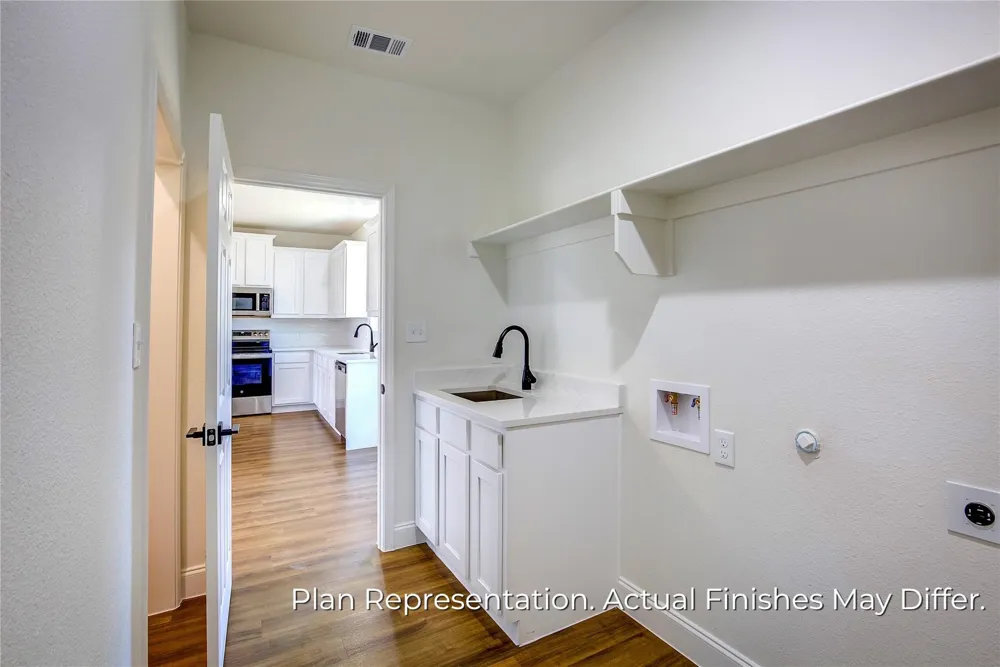 205 E Laura Avenue Quinlan, TX 75474
