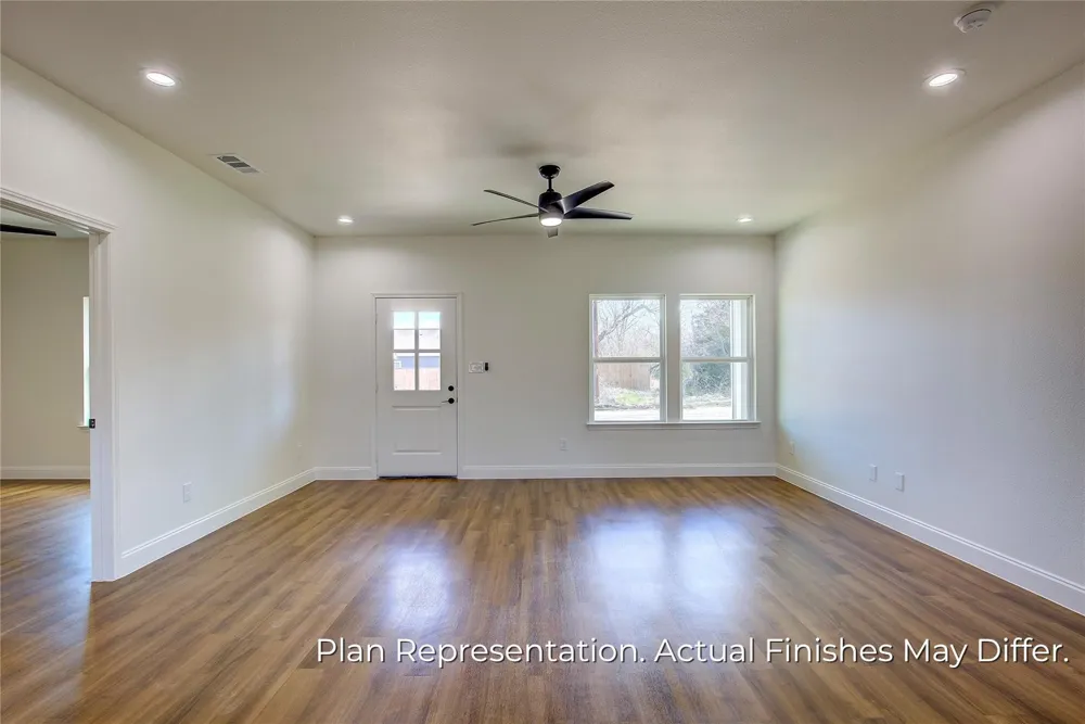 205 E Laura Avenue Quinlan, TX 75474