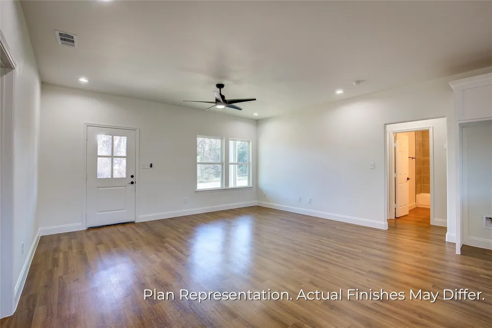 205 E Laura Avenue Quinlan, TX 75474