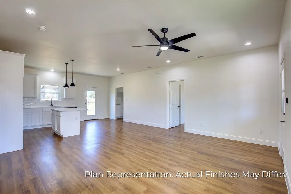 205 E Laura Avenue Quinlan, TX 75474