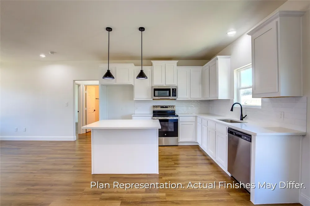 205 E Laura Avenue Quinlan, TX 75474