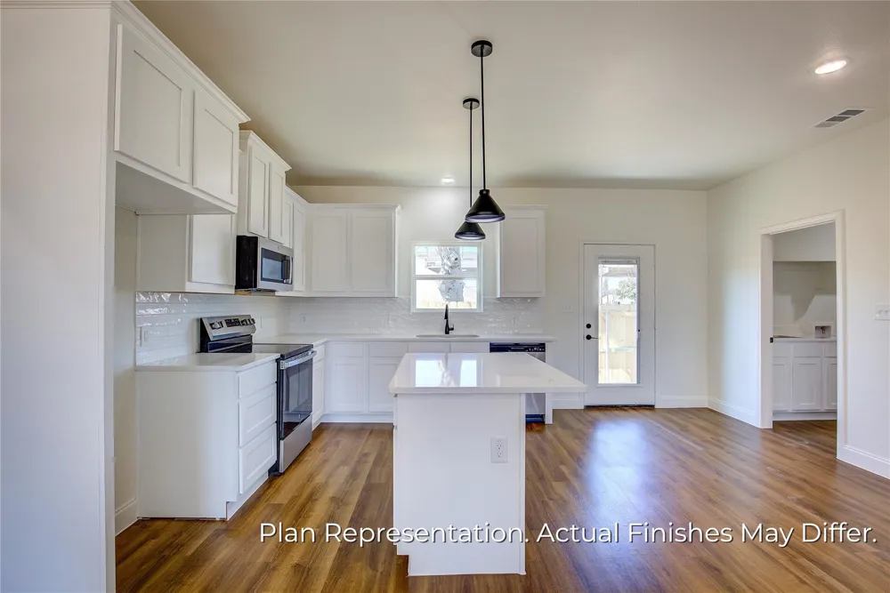 205 E Laura Avenue Quinlan, TX 75474