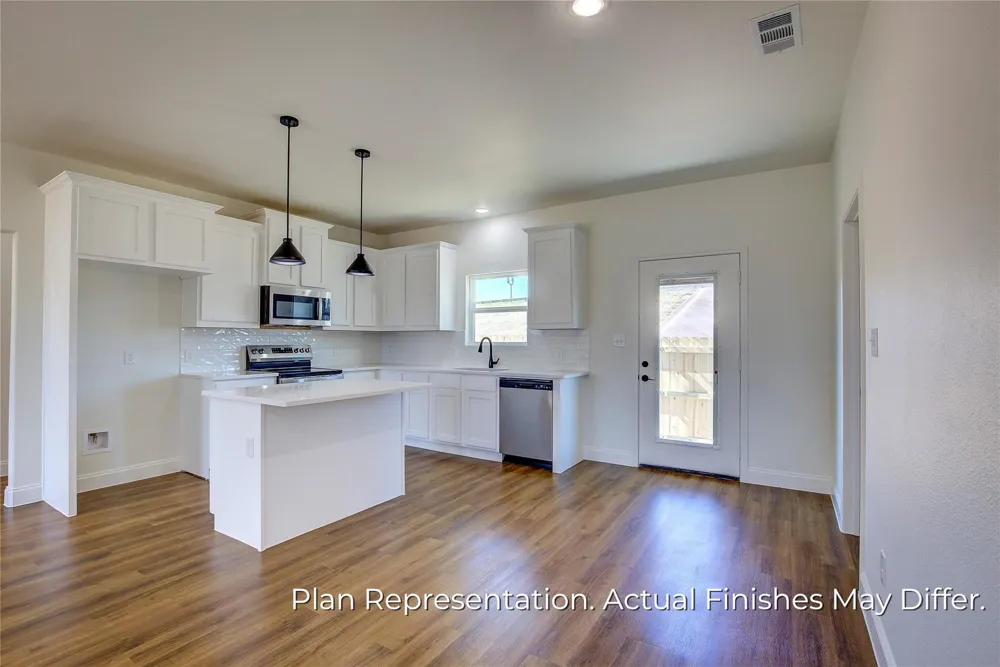 205 E Laura Avenue Quinlan, TX 75474