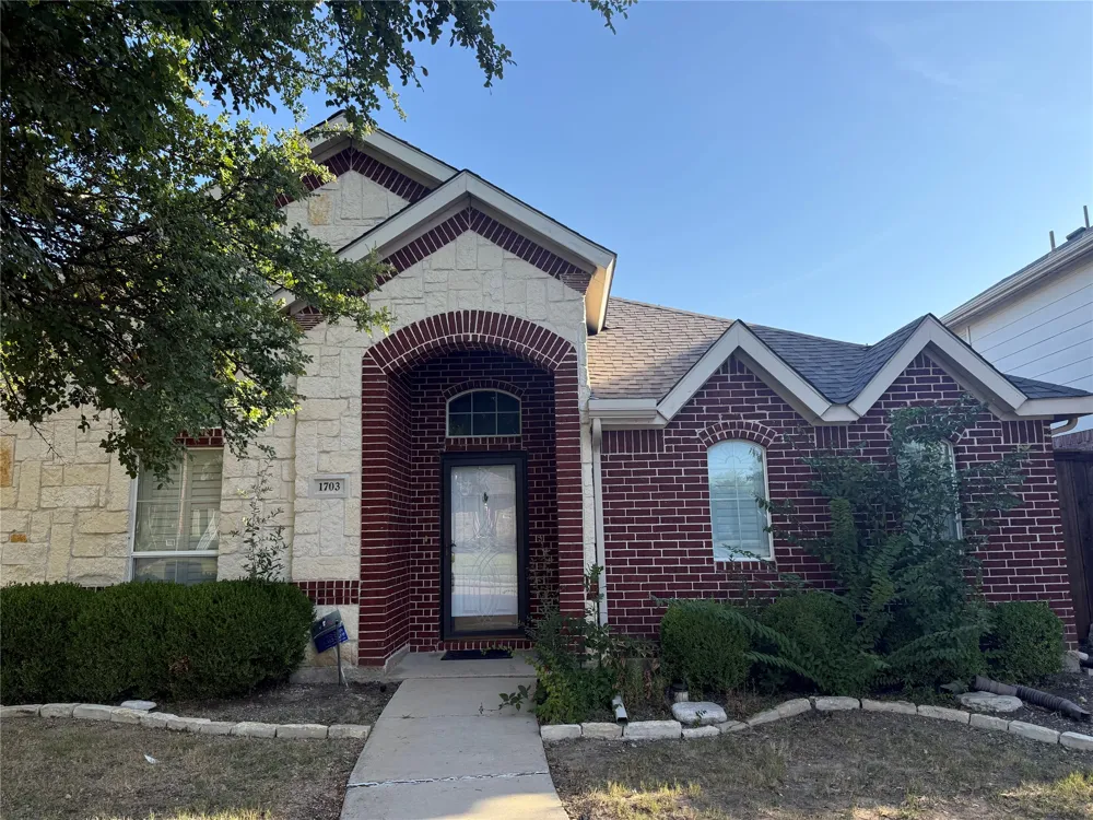 1703 Oak Brook Lane Allen, TX 75002
