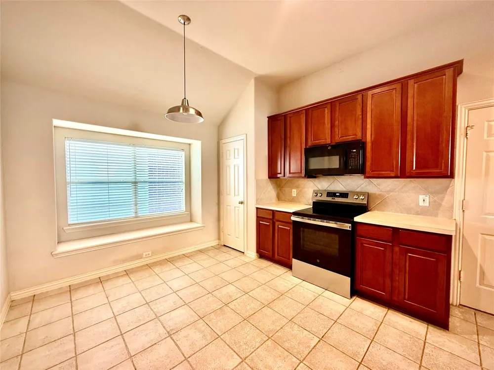 1703 Oak Brook Lane Allen, TX 75002