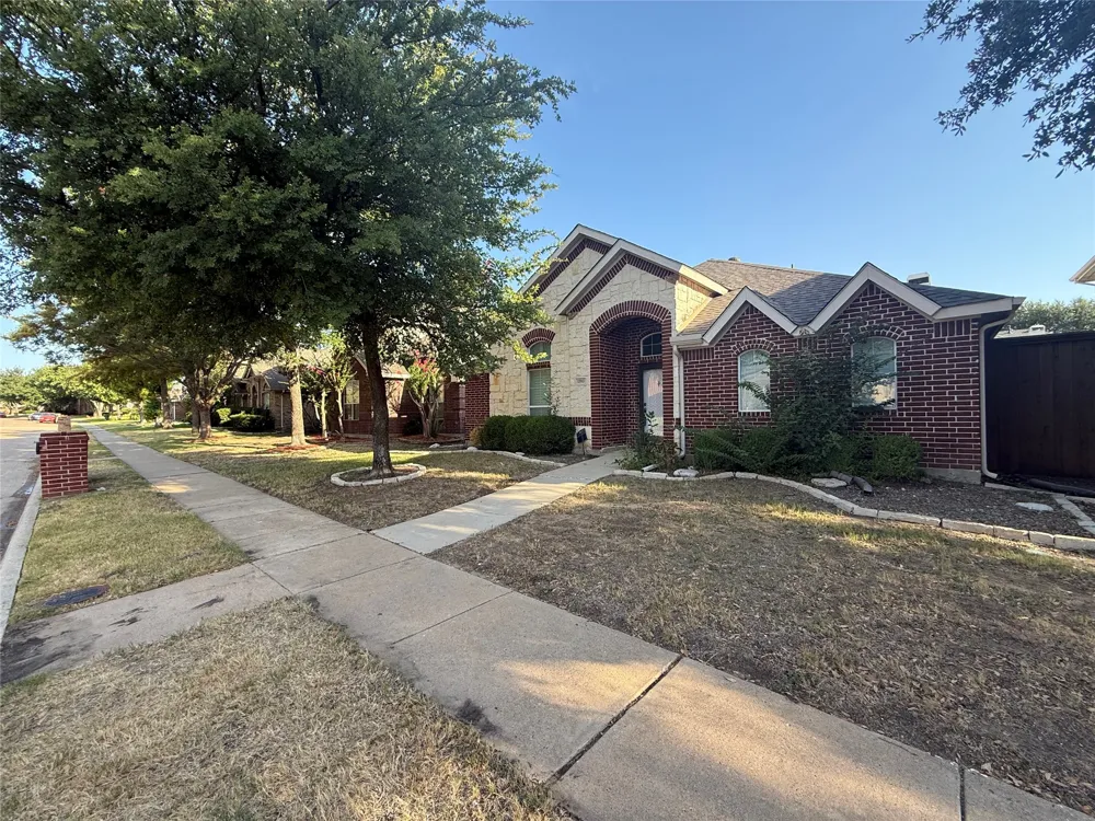 1703 Oak Brook Lane Allen, TX 75002