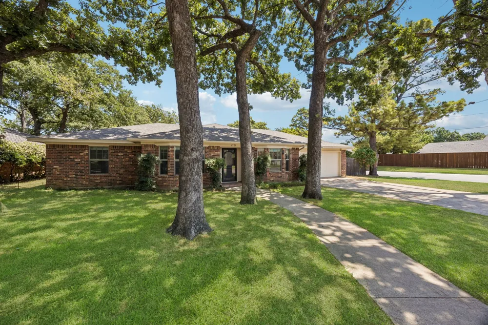 2701 Baldwin Drive Arlington, TX 76012