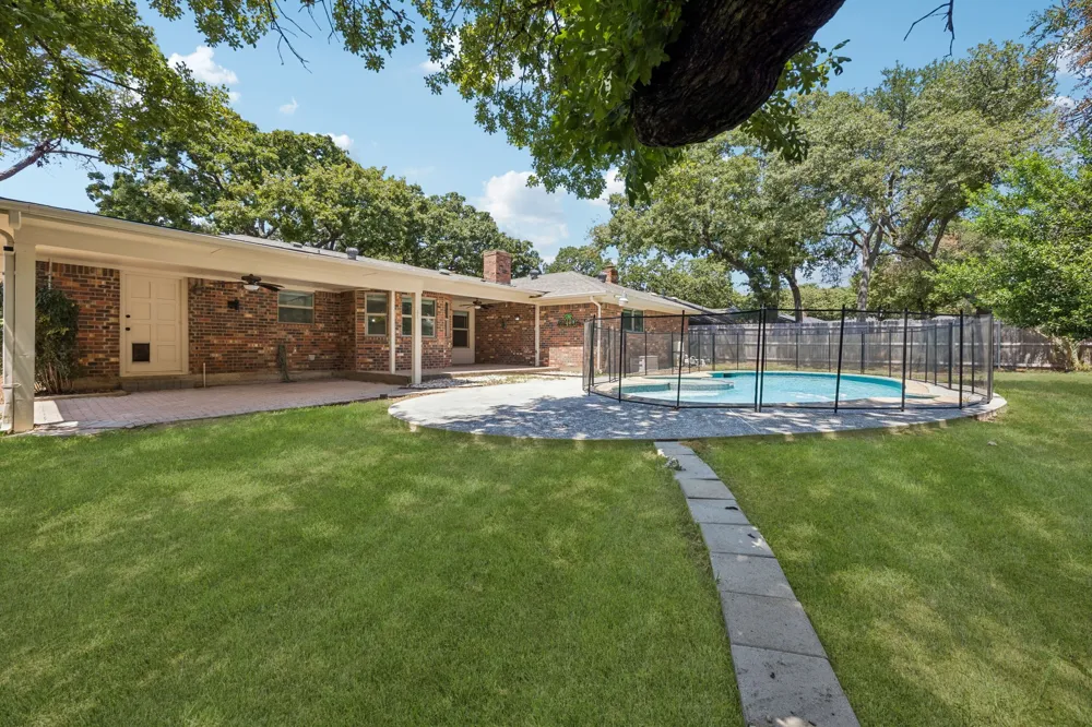 2701 Baldwin Drive Arlington, TX 76012