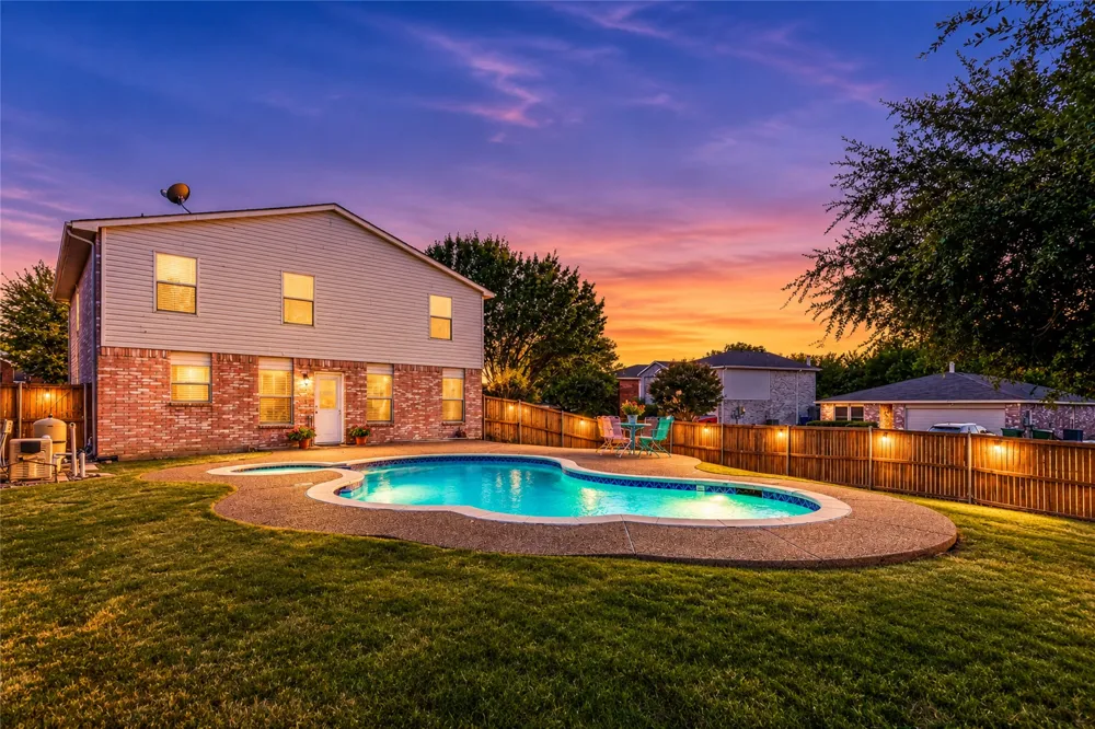 1301 Mill Crossing Garland, TX 75040