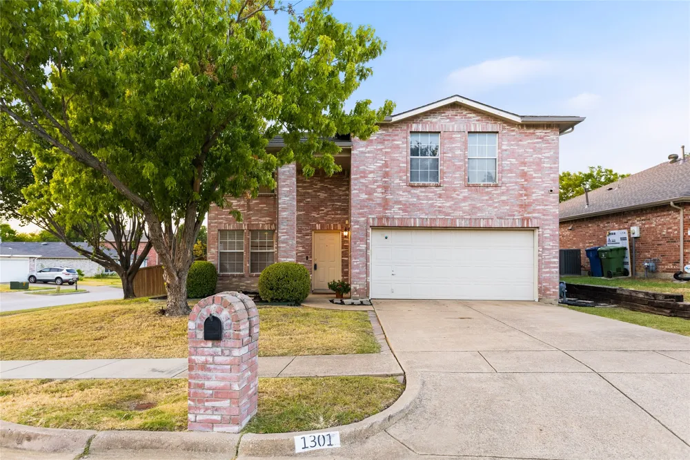 1301 Mill Crossing Garland, TX 75040