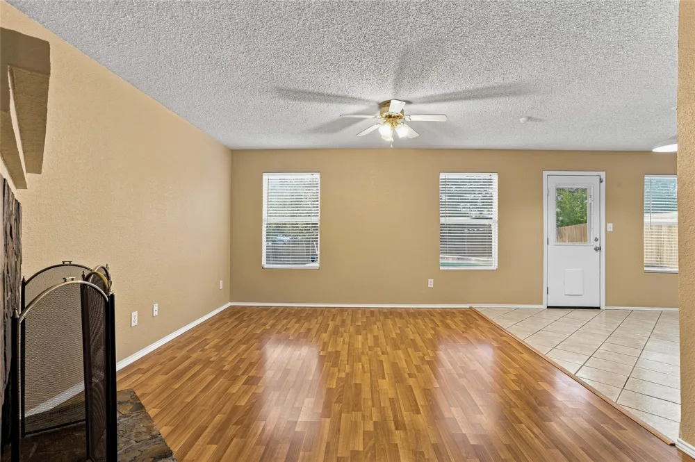 1301 Mill Crossing Garland, TX 75040