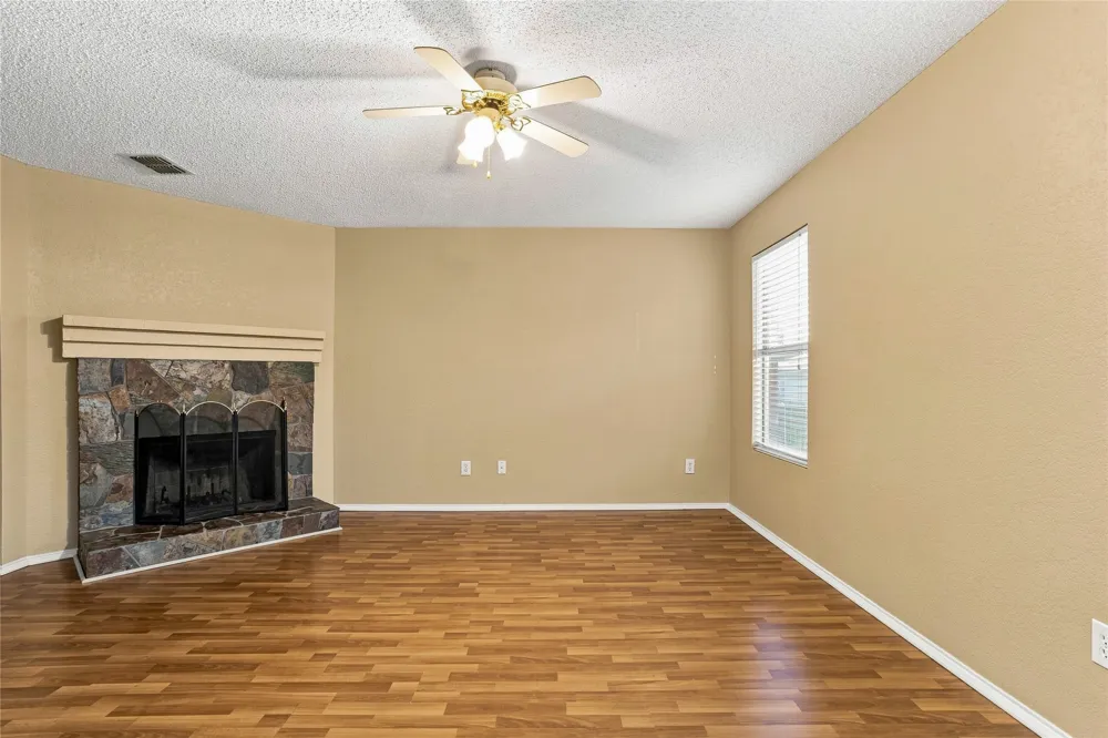 1301 Mill Crossing Garland, TX 75040