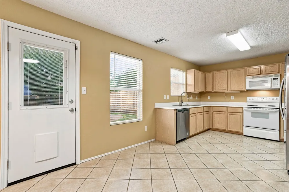 1301 Mill Crossing Garland, TX 75040